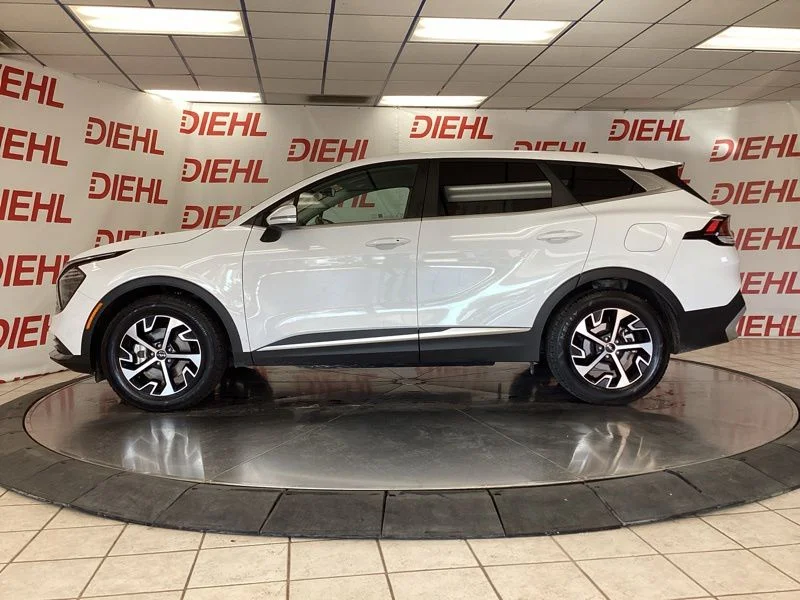 Used 2024 White Kia EX image 4