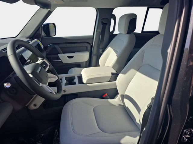 New 2026 Santorini Black Land Rover X-Dynamic SE image 12