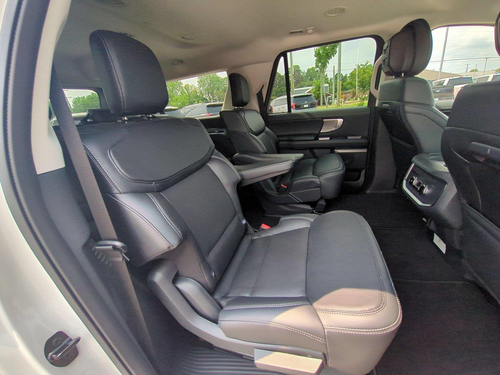 New 2027 Star White Metallic Tri-Coat Ford MAX Platinum image 37