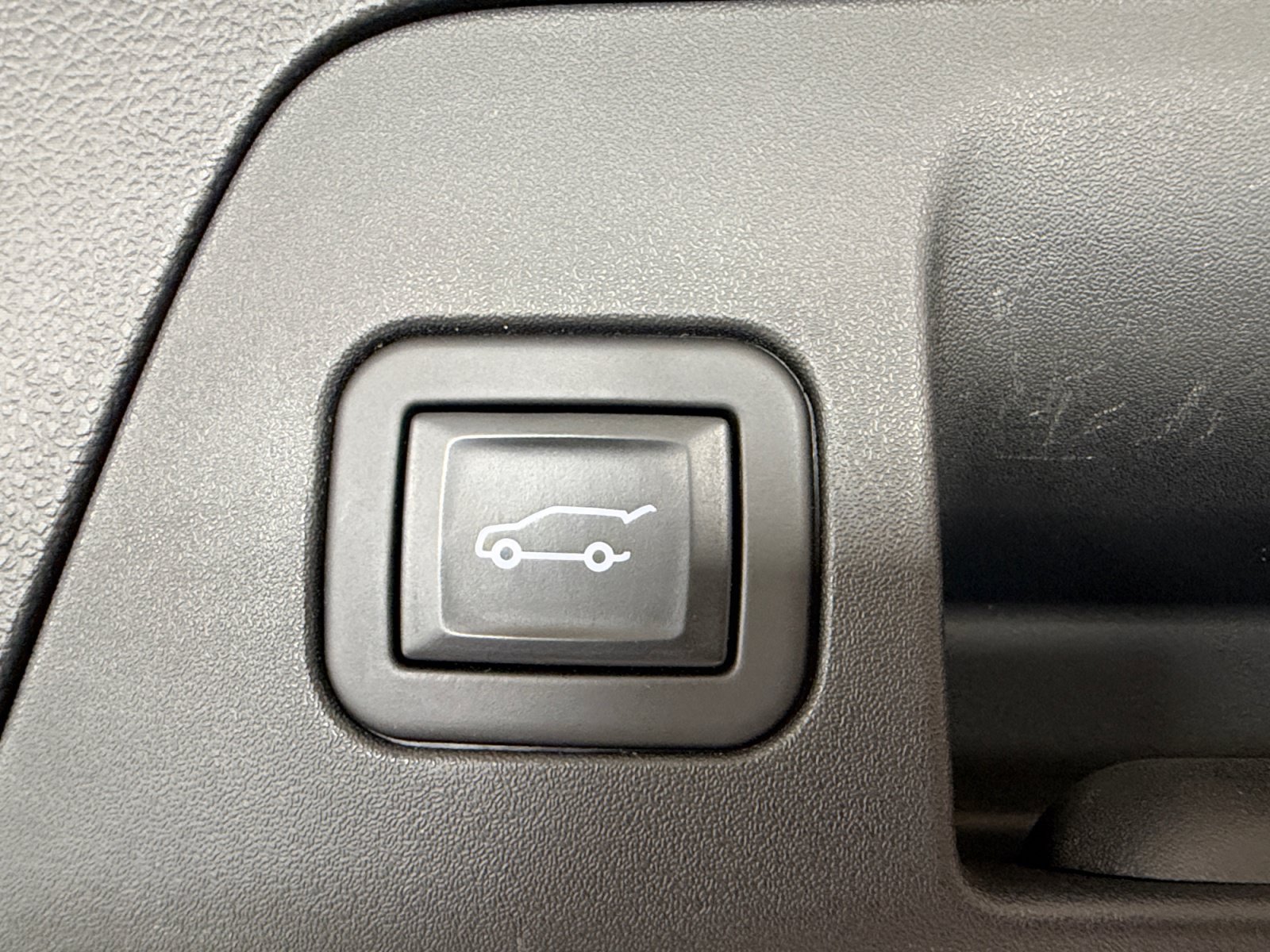 Used 2023 Ebony Twilight Metallic Buick Essence image 33