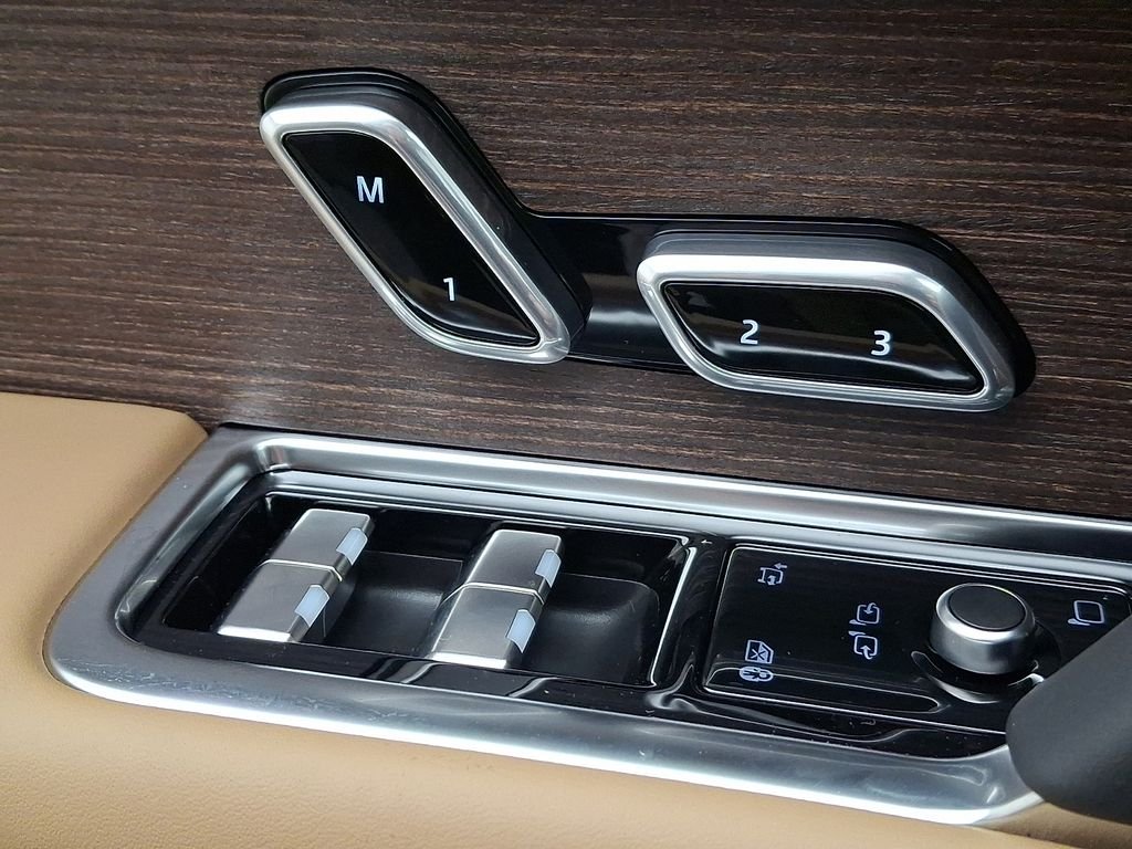 New 2026 Santorini Black Land Rover SE image 20