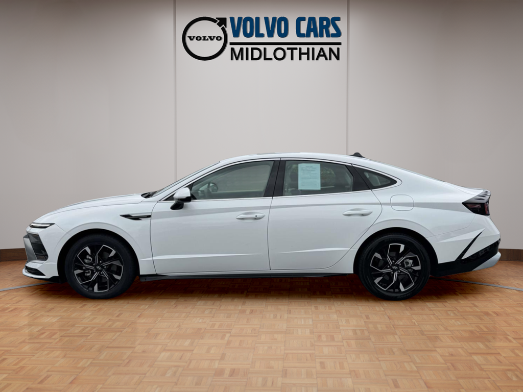 Used 2024 White Hyundai SEL image 22