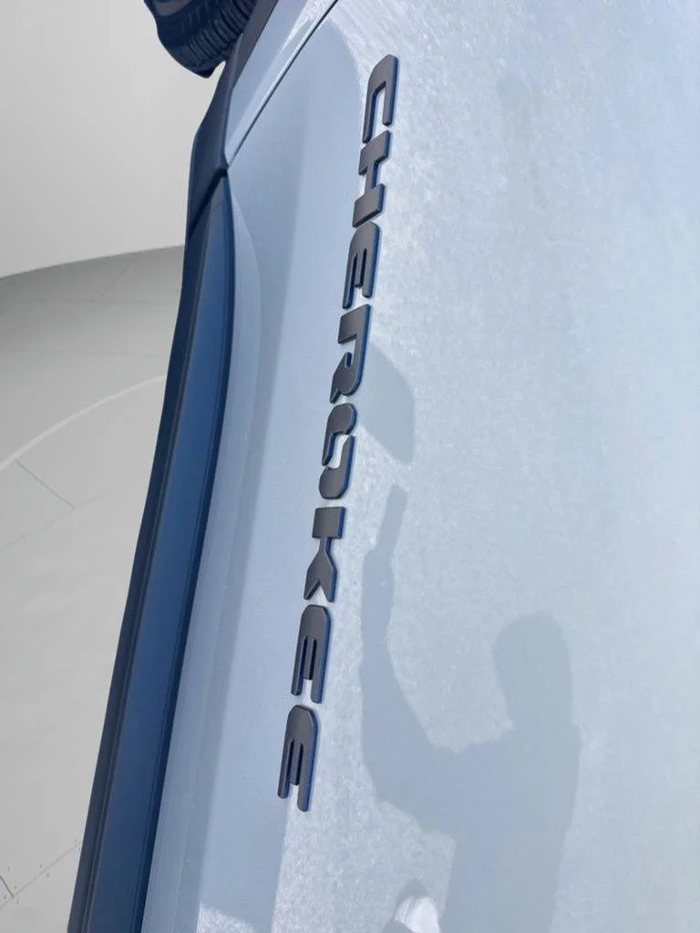 New 2026 Silver Zynith Clear-Coat Exterior Paint Jeep Limited image 41