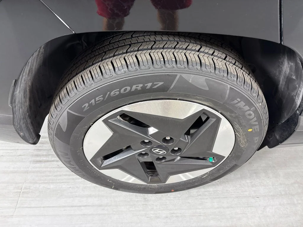Used 2024 Black Hyundai SEL image 10