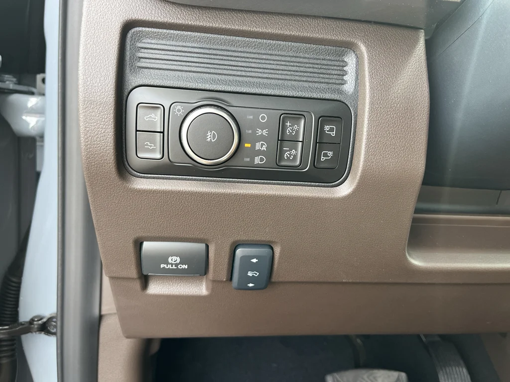 New 2026 Glacier Gray Metallic Tri-Coat Ford F-250® King Ranch® image 39