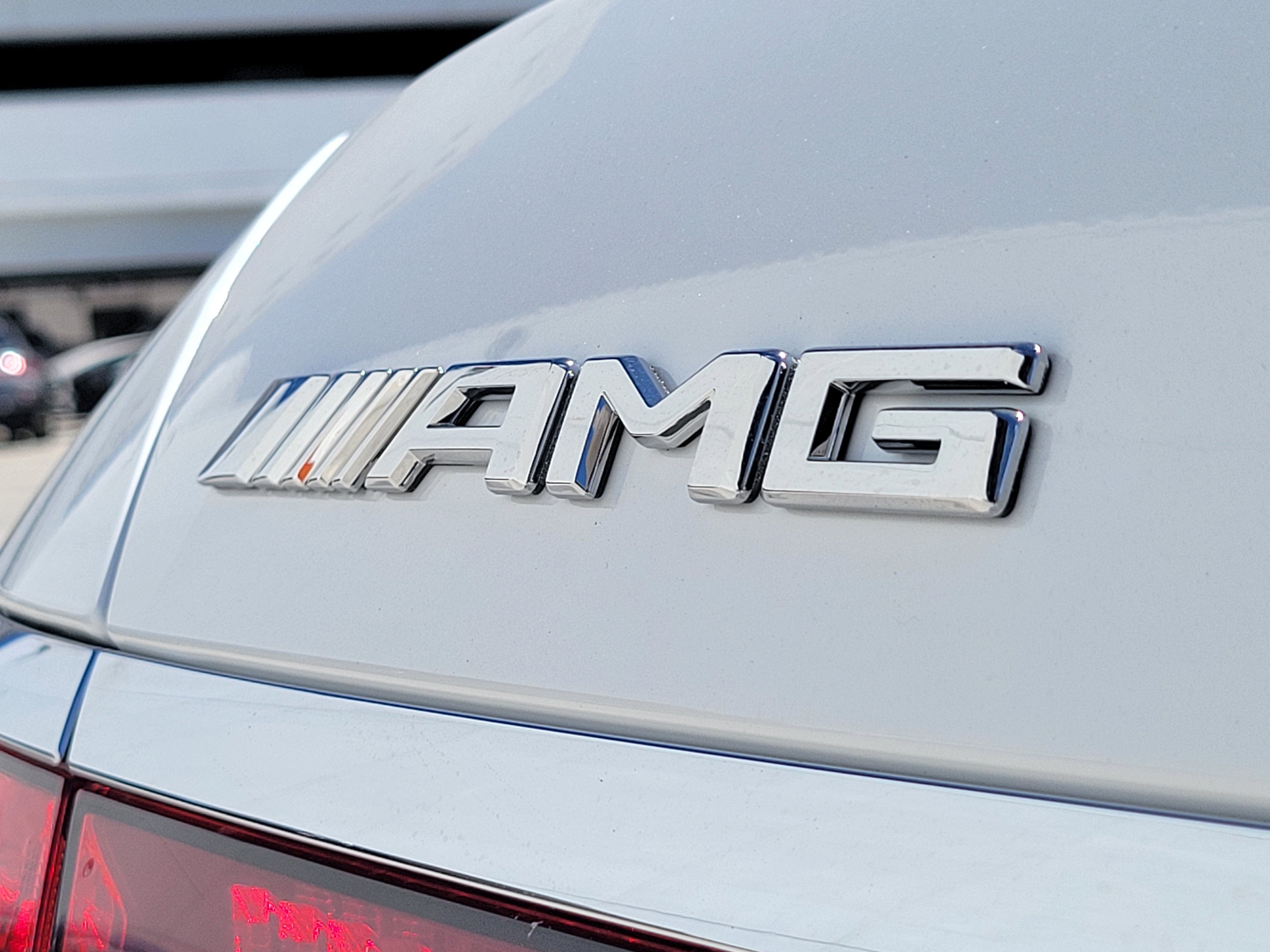 New 2026 MANUFAKTUR Moonlight White Metallic Mercedes-Benz AMG® S 63 E 4MATIC® Sedan image 39