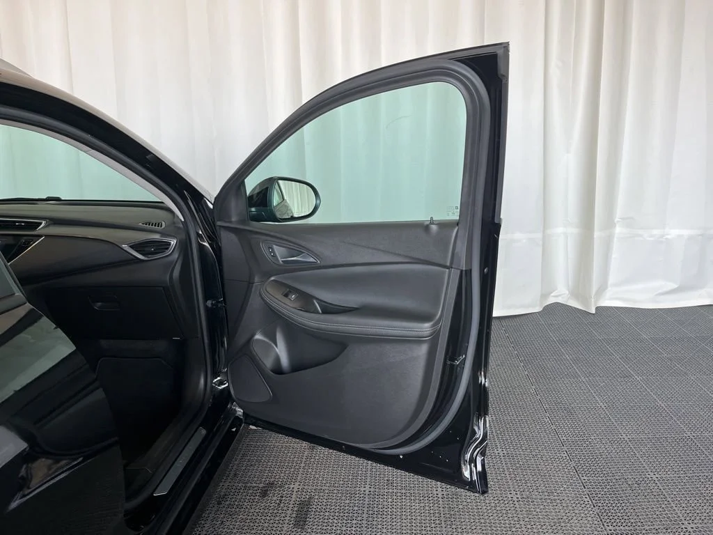 Used 2023 Ebony Twilight Metallic Buick Select image 18