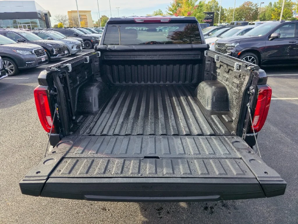 2023 GMC Sierra 1500 SLT - Photo 26