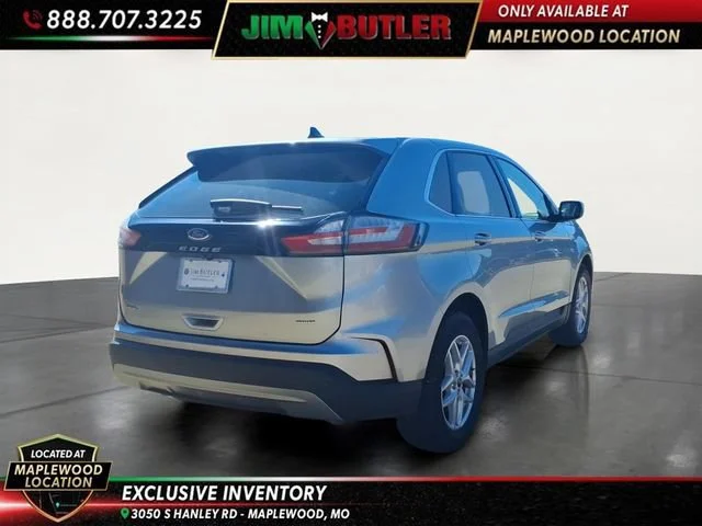 Used 2024  Ford SEL image 4