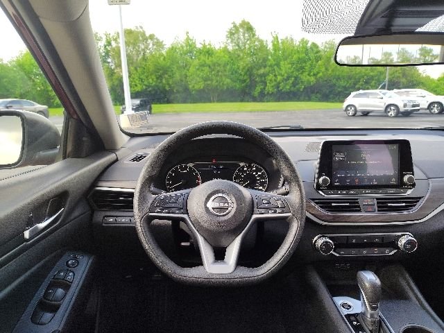 Used 2025 Red Nissan 2.5 SV image 14