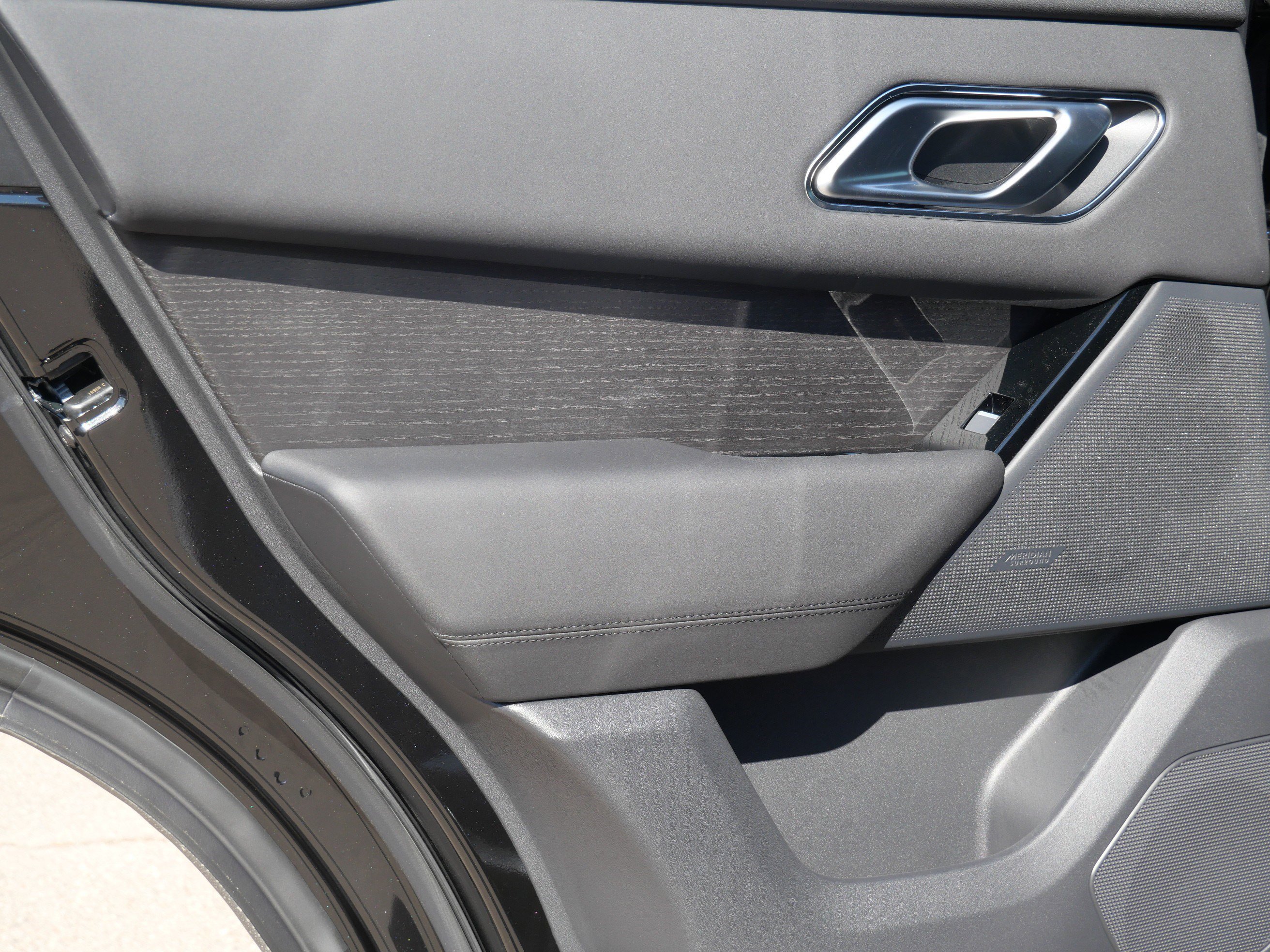 New 2026 Santorini Black LAND ROVER S image 7
