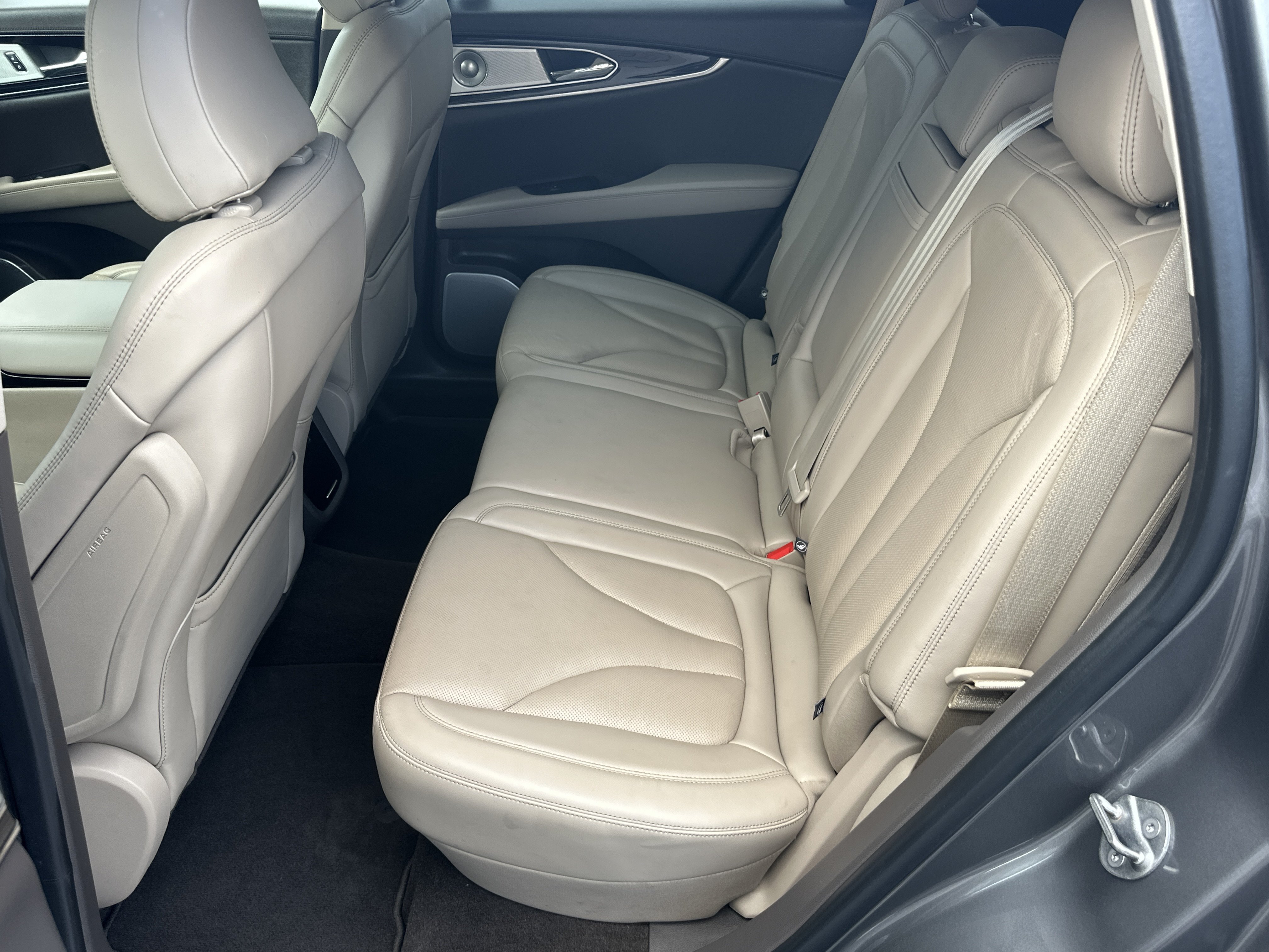 Used 2022 Gray Lincoln Reserve image 21