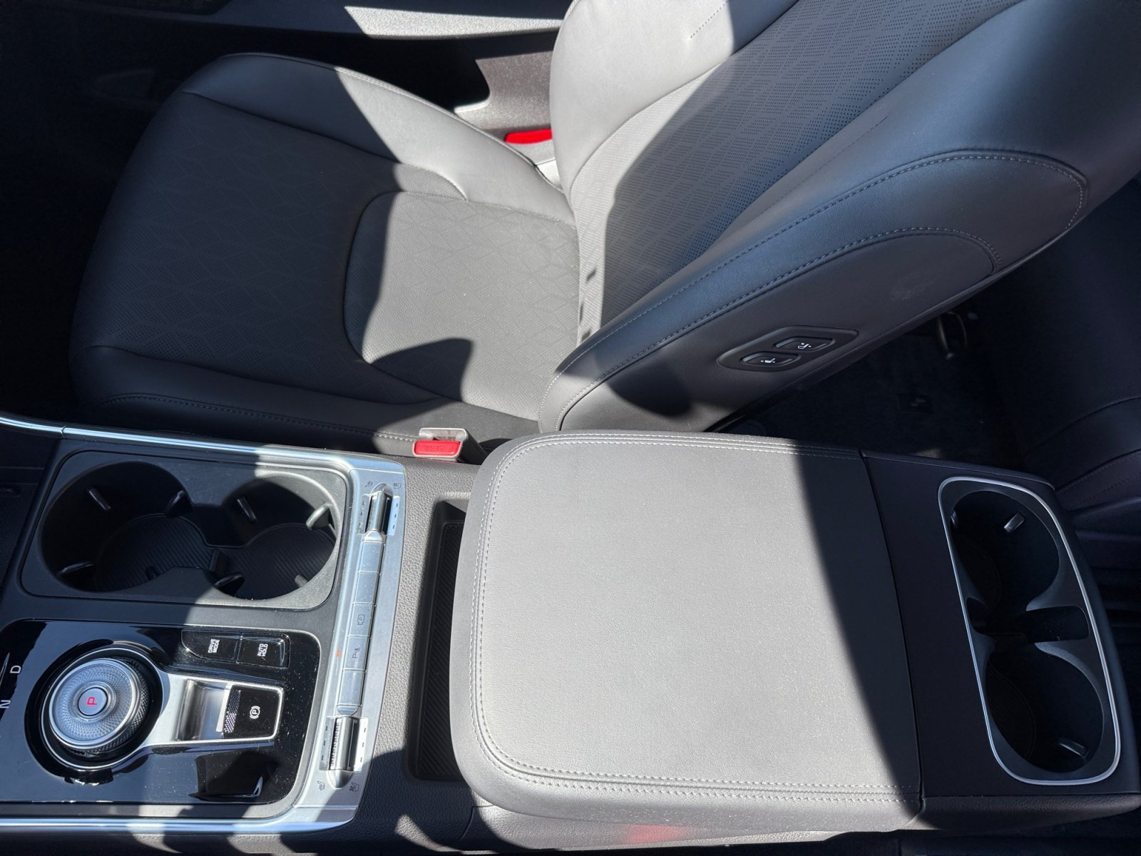 Used 2025 Ivory Kia SX image 14