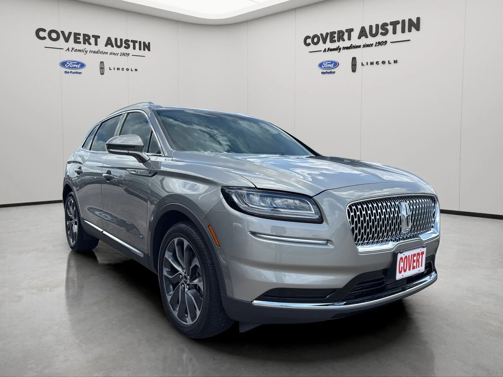 Used 2023 Beige Lincoln Reserve image 7