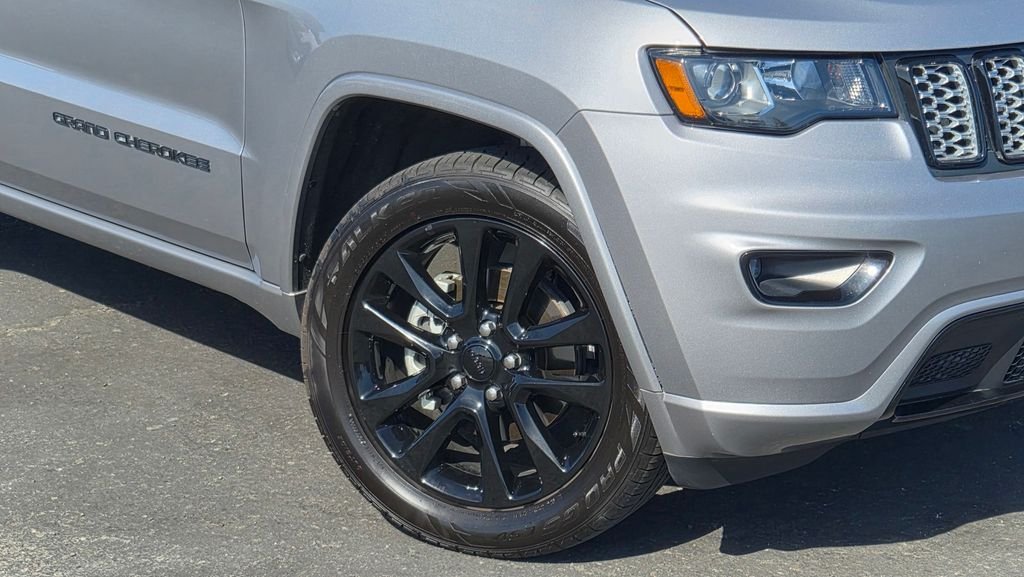 Certified Used 2018 Silver Jeep Altitude image 9
