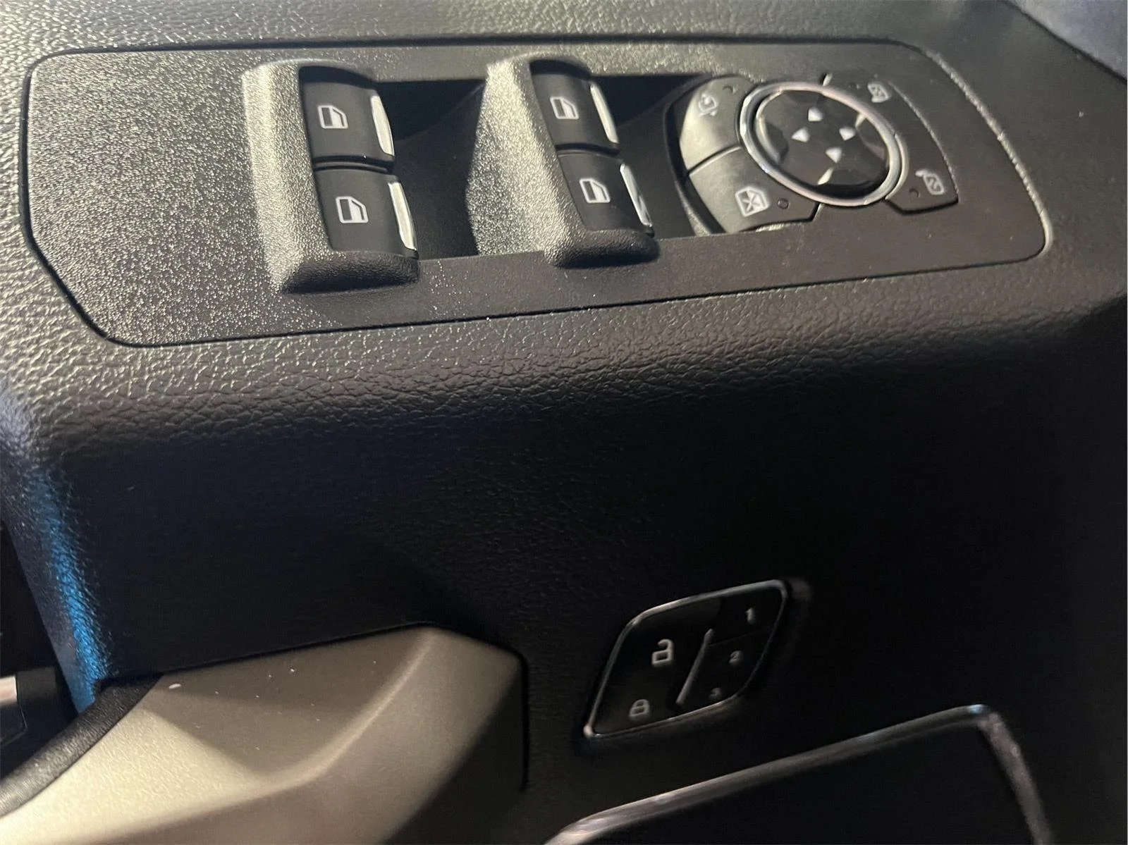 Used 2019 Blue Jeans FORD LARIAT image 17