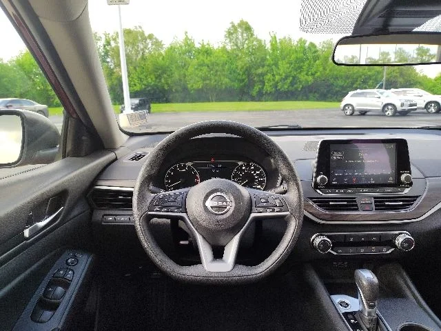 Used 2025 Red Nissan 2.5 SV image 14