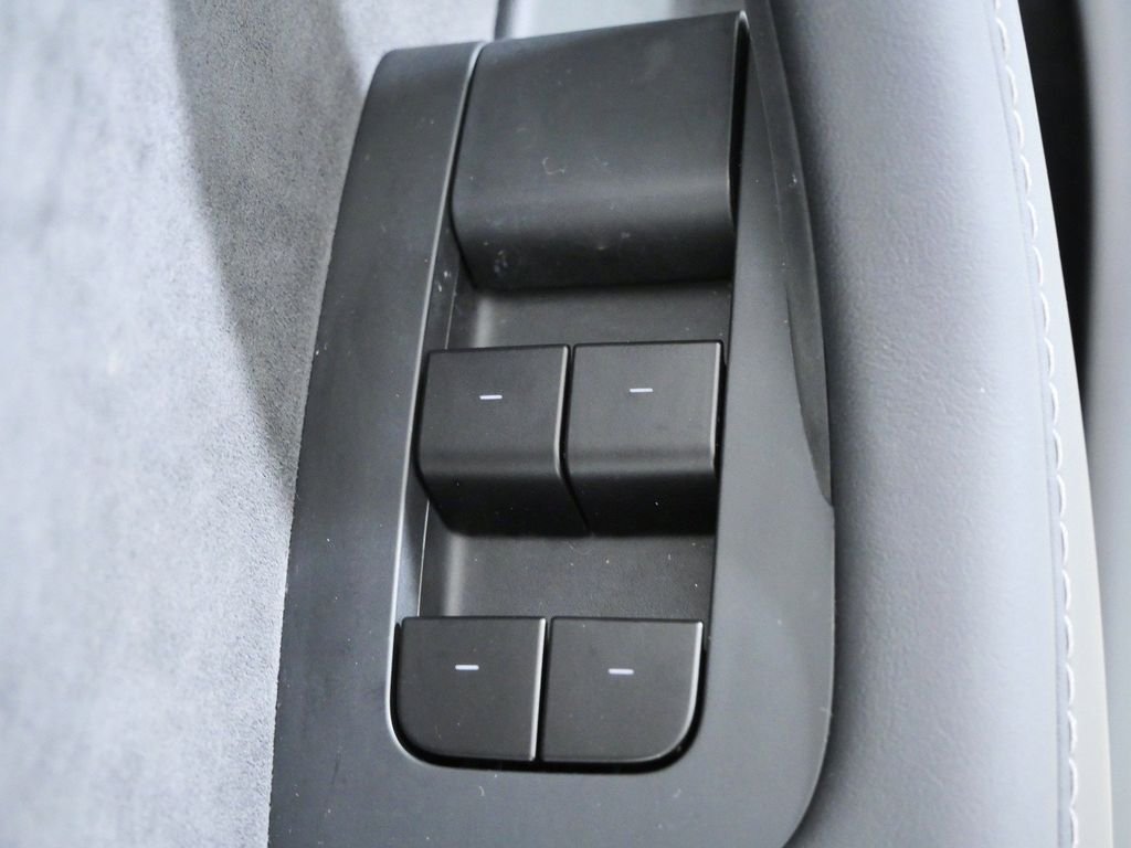 Used 2025  Tesla Long Range image 36