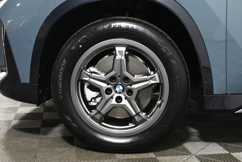 New 2026 Green Metallic BMW xDrive28i image 12