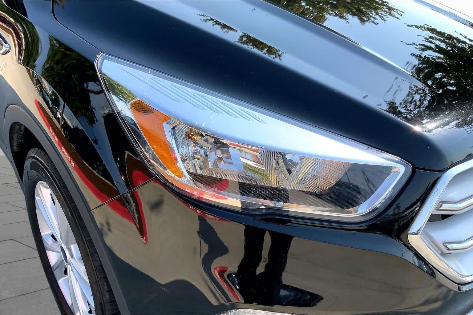 Used 2018 Shadow Black Ford SE image 27