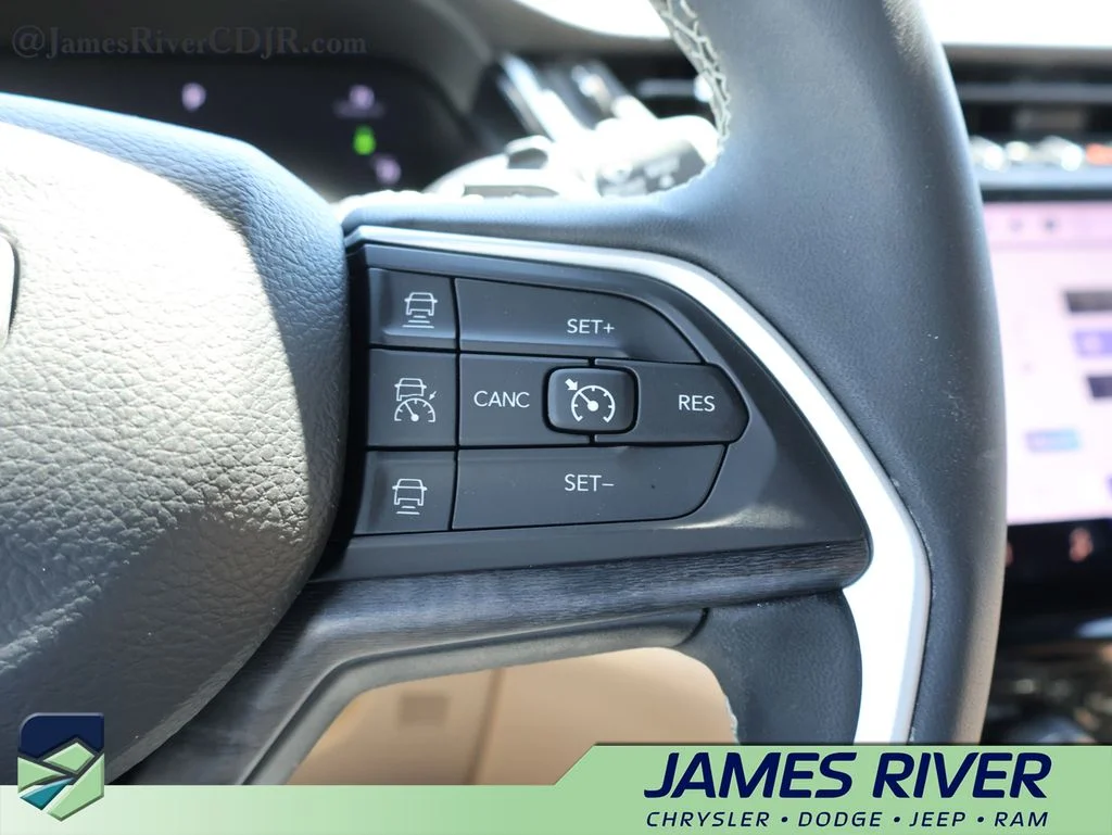 Used 2022 Silver Jeep 4xe image 29