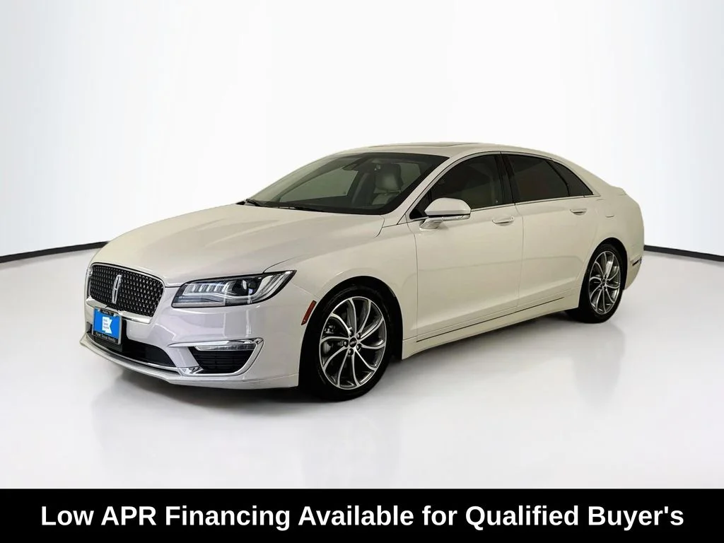 Used 2019 Pearl Metallic Lincoln Reserve image 3