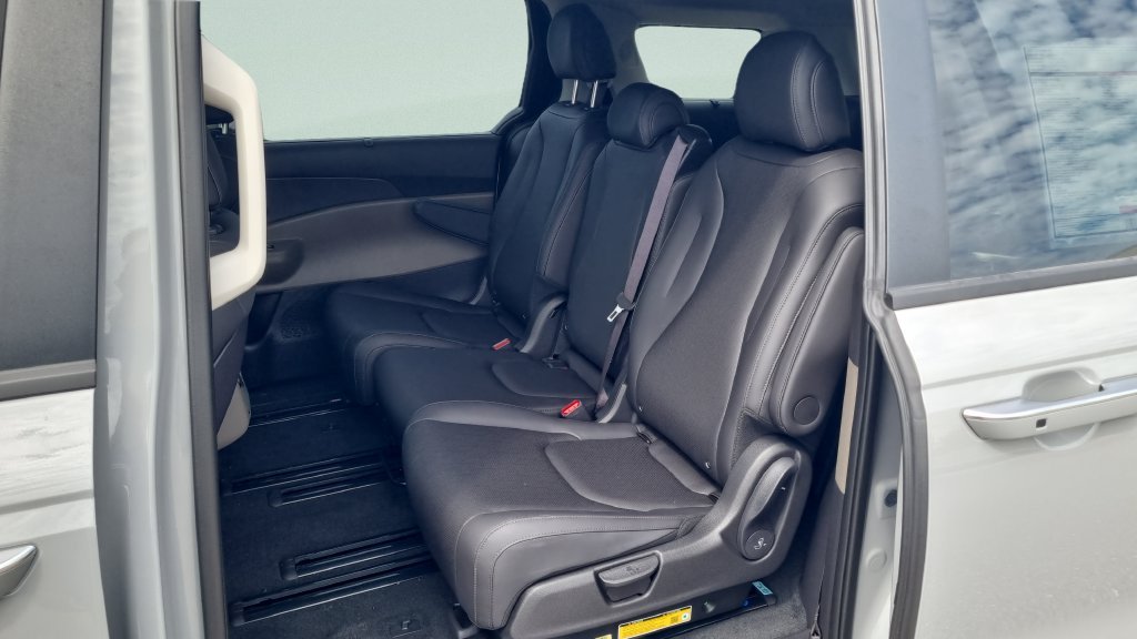 New 2027 Ceramic Silver Kia EX image 10