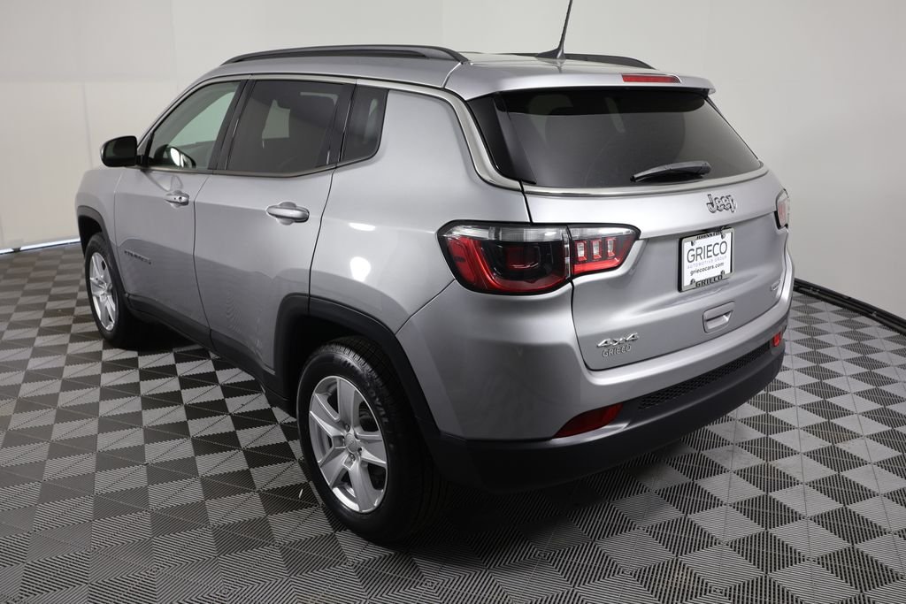 Used 2022 Silver Jeep Latitude image 6
