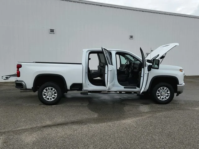 Used 2023 White Chevrolet LT image 16
