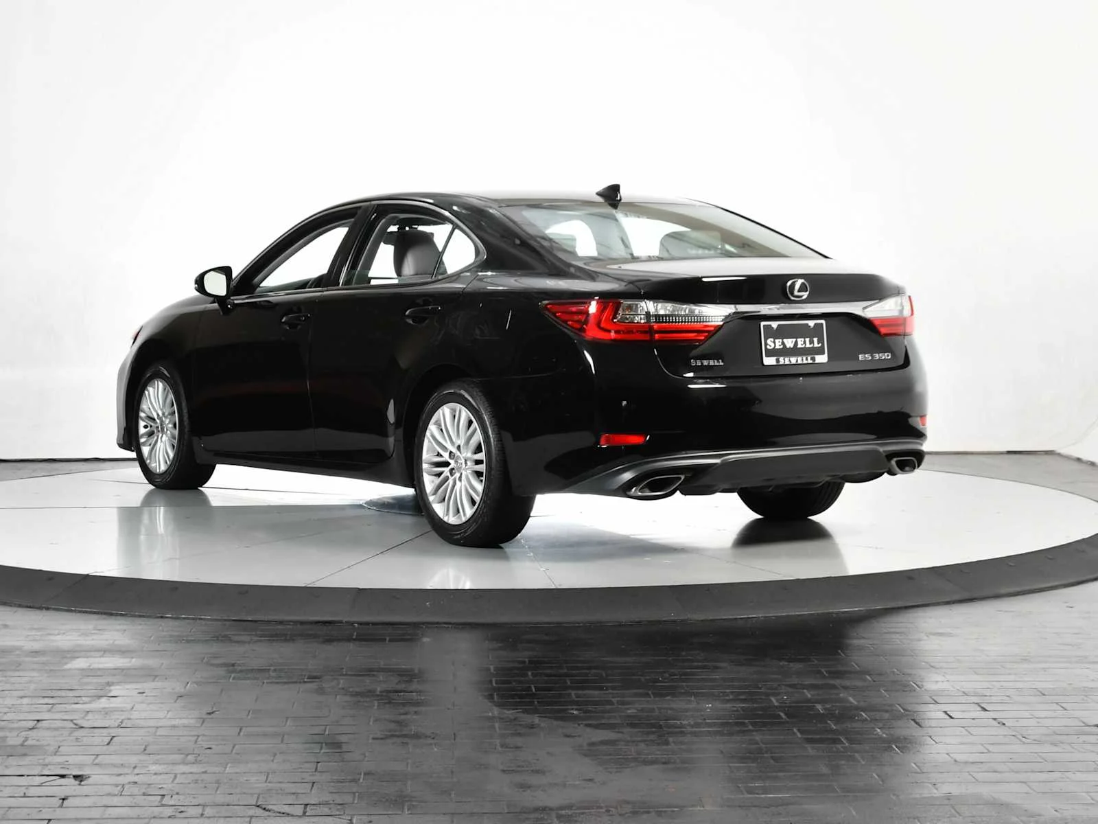 Used 2016 Obsidian Lexus  image 4