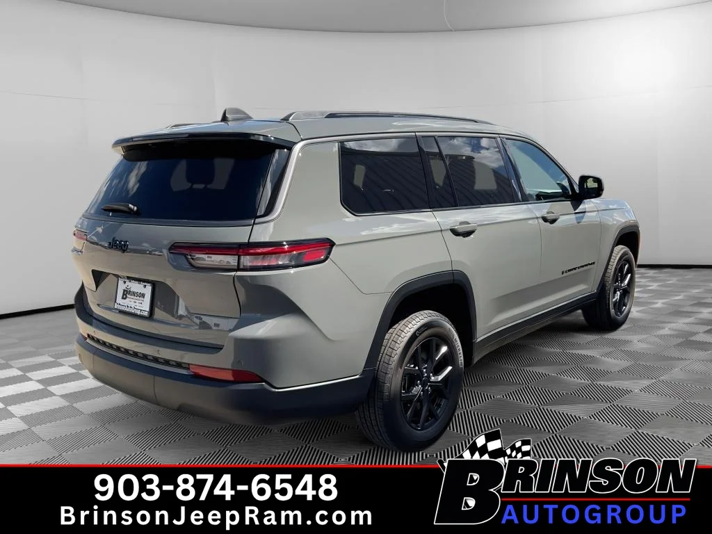 New 2027 Sting-Gray Clearcoat Jeep Laredo Altitude image 5