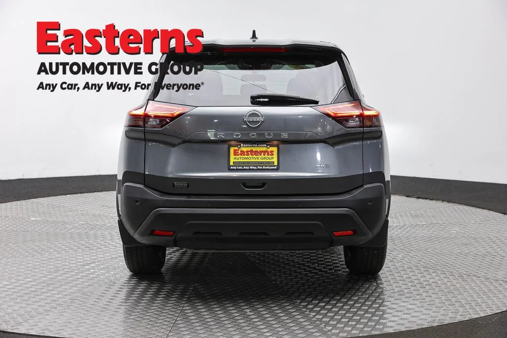 Used 2023 Gray Nissan S image 6