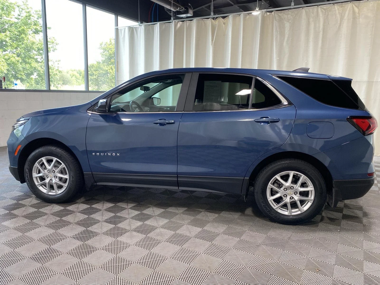Used 2024 Lakeshore Blue Metallic Chevrolet LT image 4