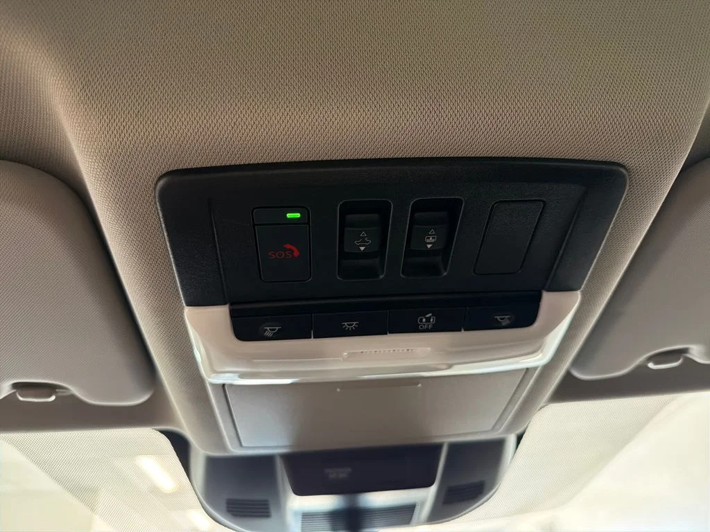 New 2026 Champagne Silver Metallic / Super Black Two-tone Nissan Platinum image 19