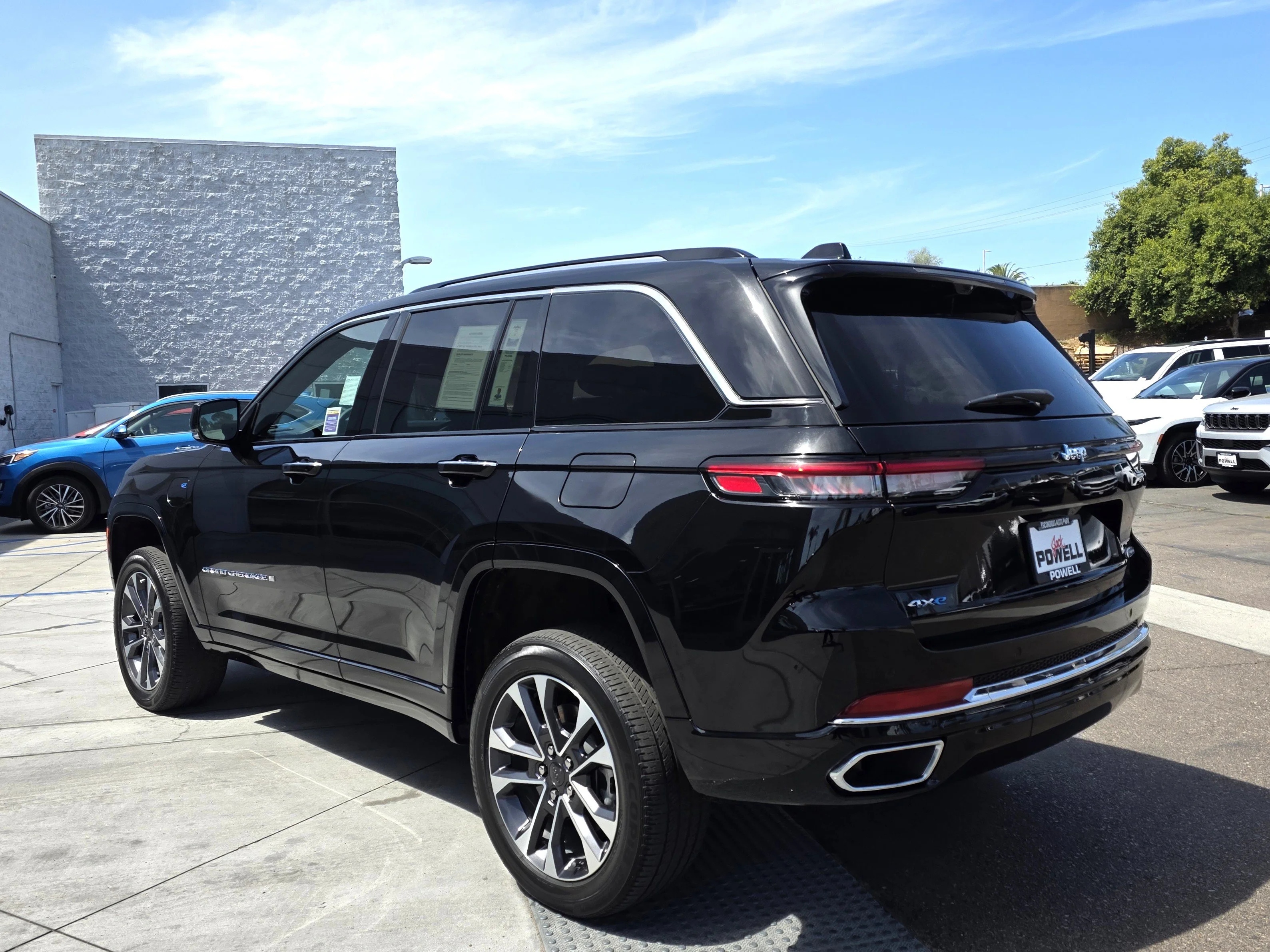 Certified Used 2023 Diamond Black Jeep Overland 4xe image 3
