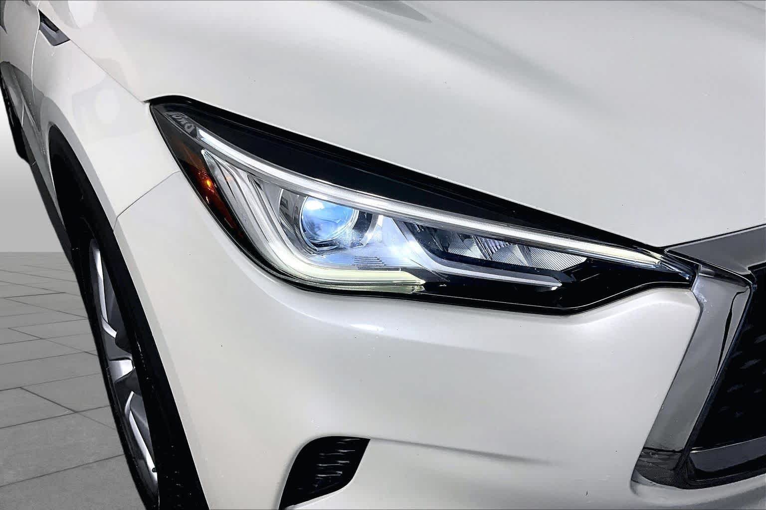 Used 2020 Majestic White INFINITI LUXE image 26