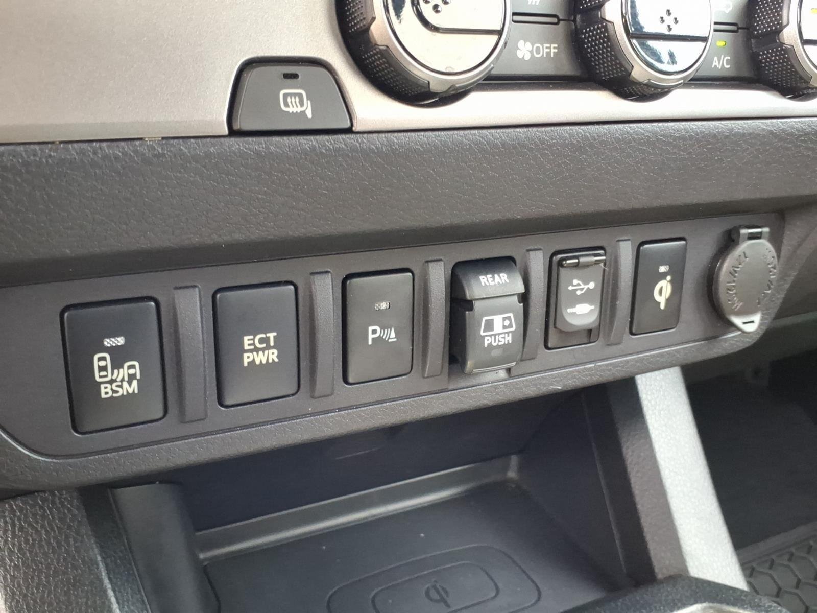 Used 2018 Midnight Black Metallic Toyota Limited image 8