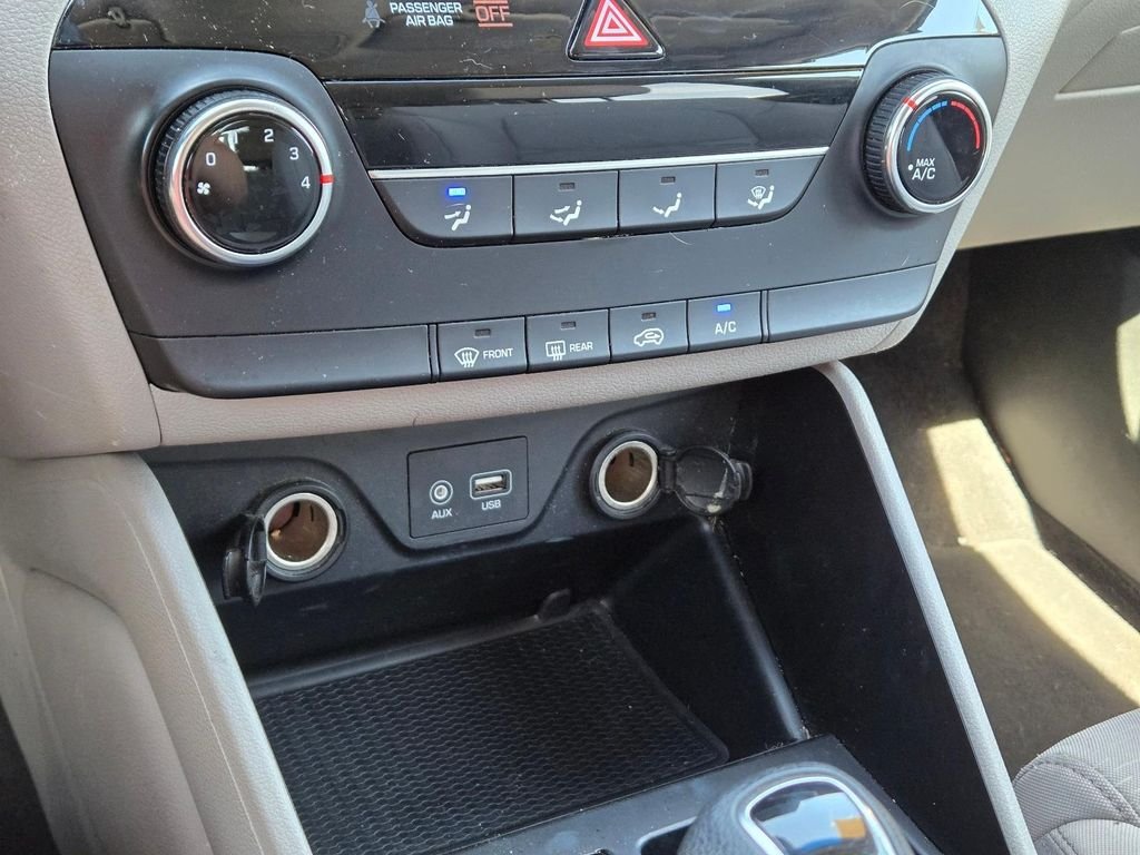 Used 2019 White Hyundai SE image 27