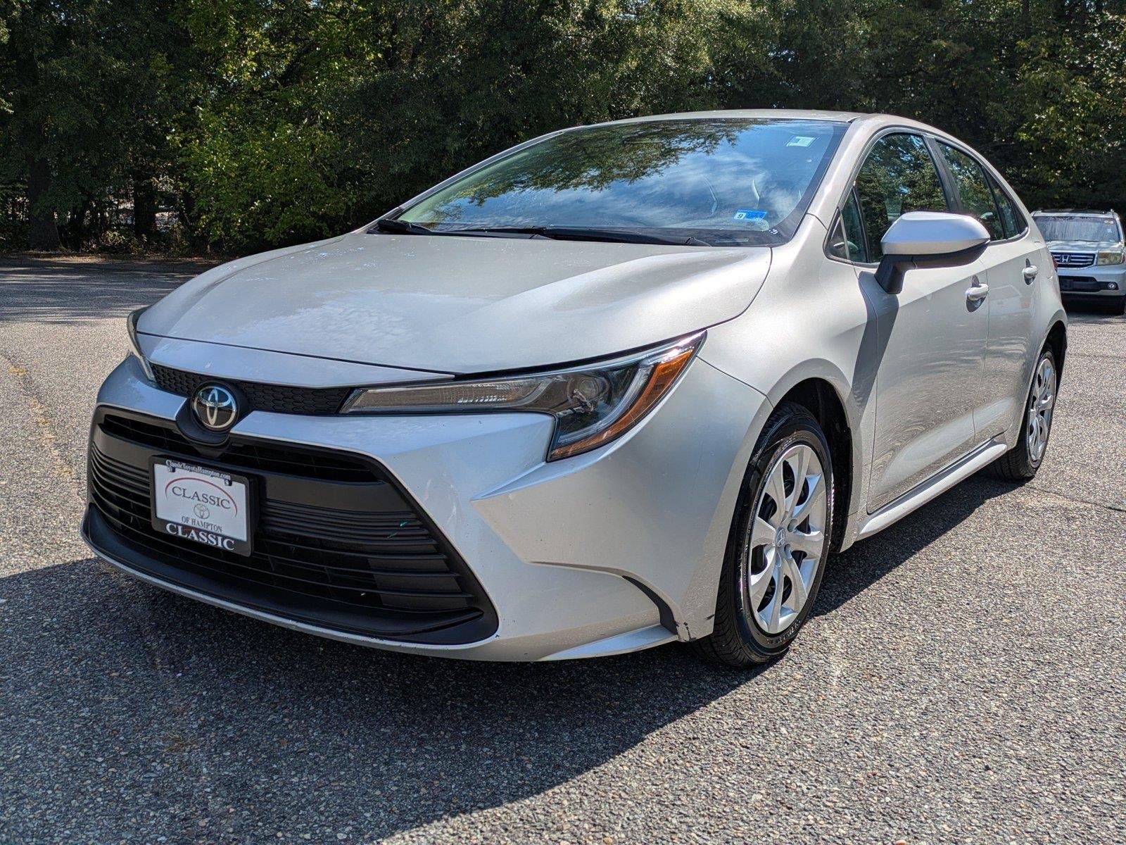 Used 2024  Toyota LE image 8