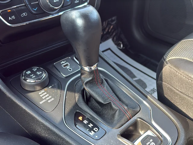 Used 2021 White Jeep Trailhawk image 28