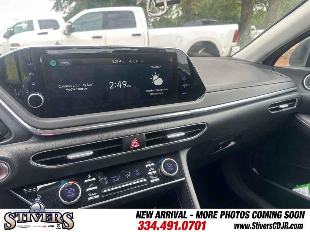 Used 2021 Silver Hyundai Limited image 12