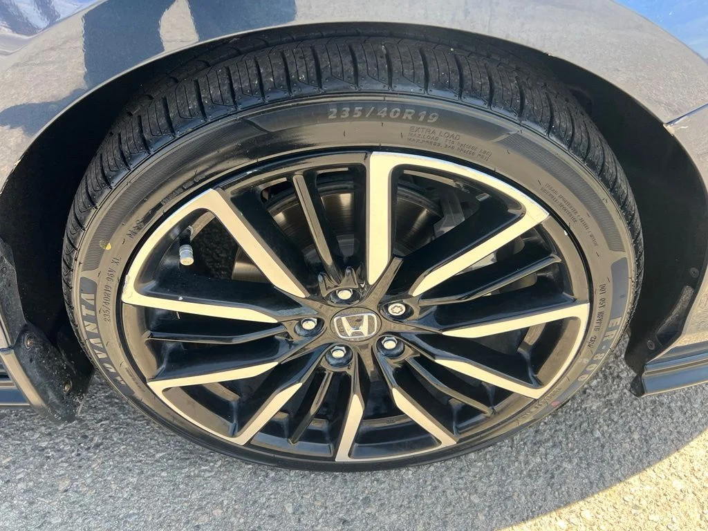 Used 2023 Meteorite Gray Metallic Honda Touring image 29