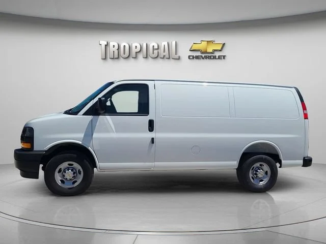 New 2026 Summit White Chevrolet WT image 2
