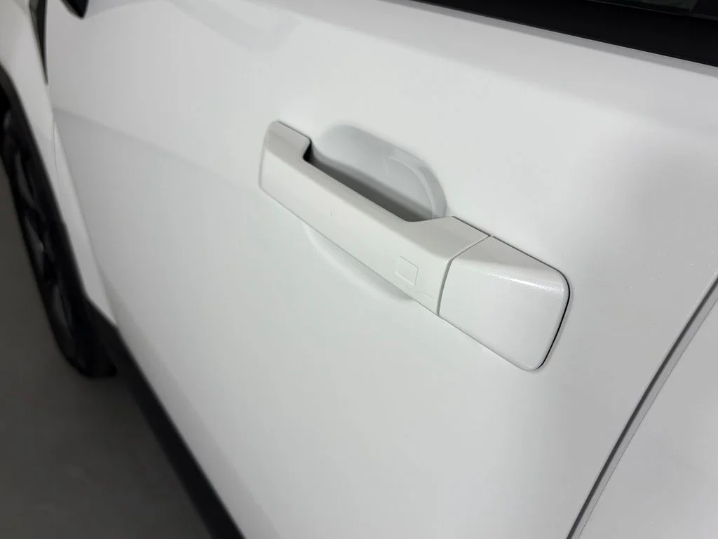 Used 2025 White Hyundai SEL image 12