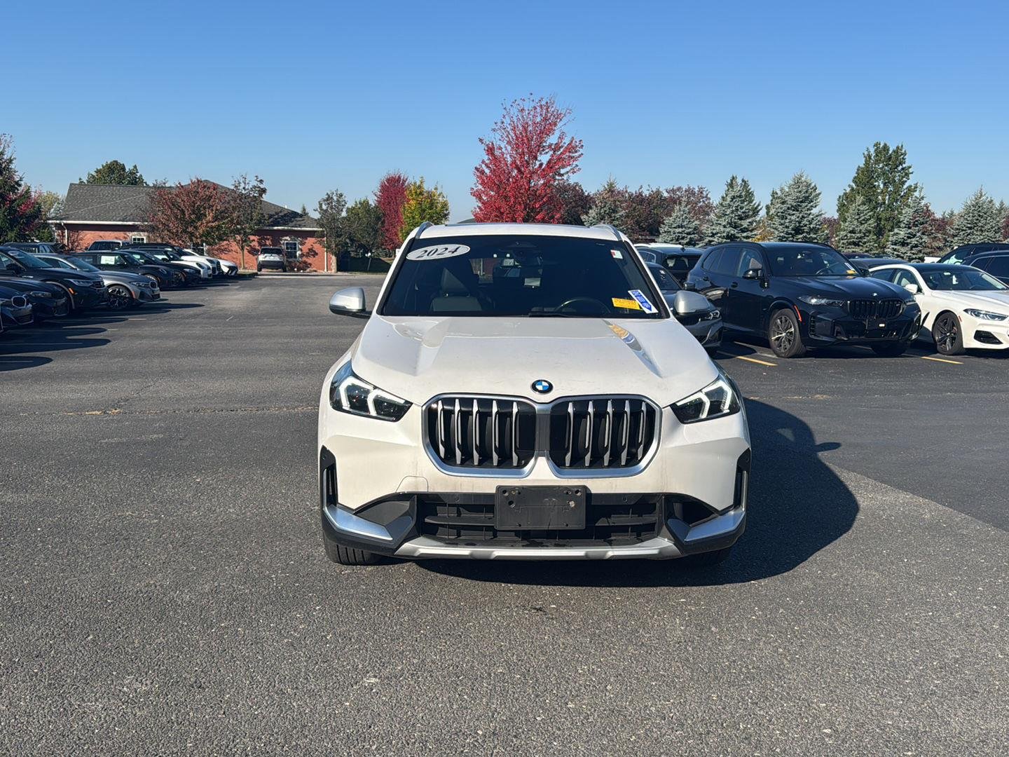 Used 2024 Mineral White Metallic BMW xDrive28i image 8