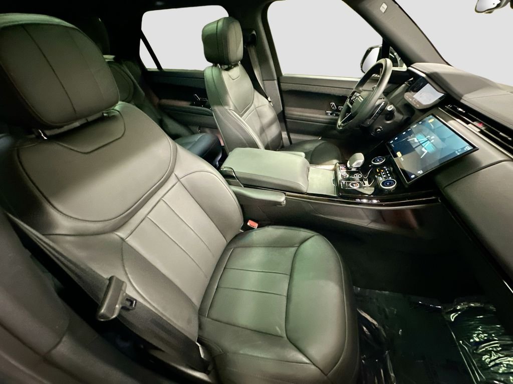 Used 2023 Giola Green Metallic Land Rover SE Dynamic image 29