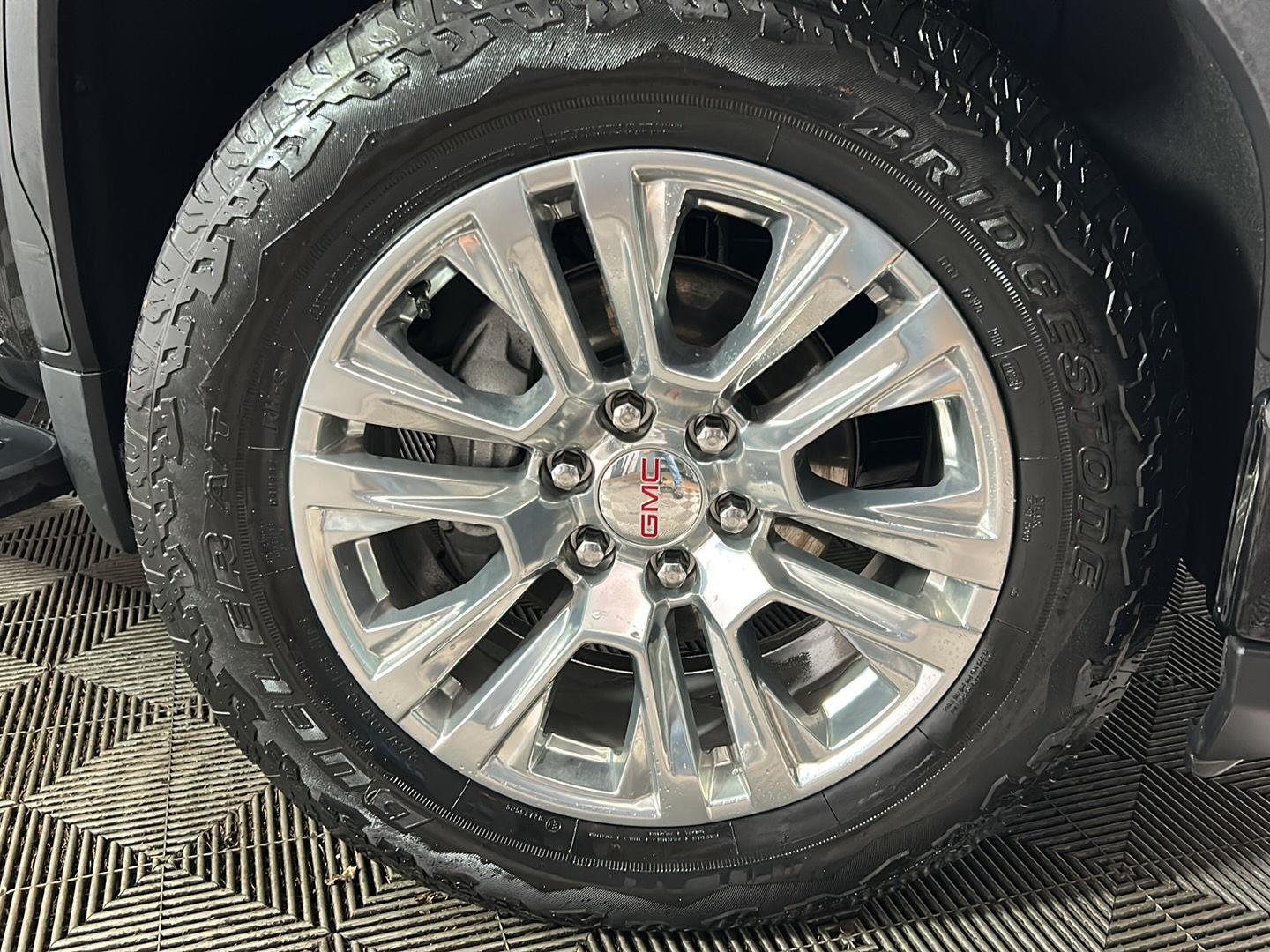 Used 2023 Onyx Black GMC Denali image 4