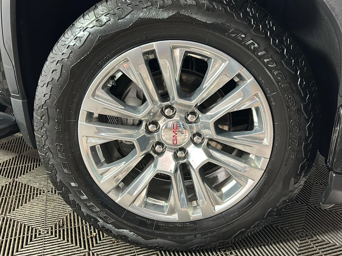 Used 2023 Onyx Black GMC Denali image 4