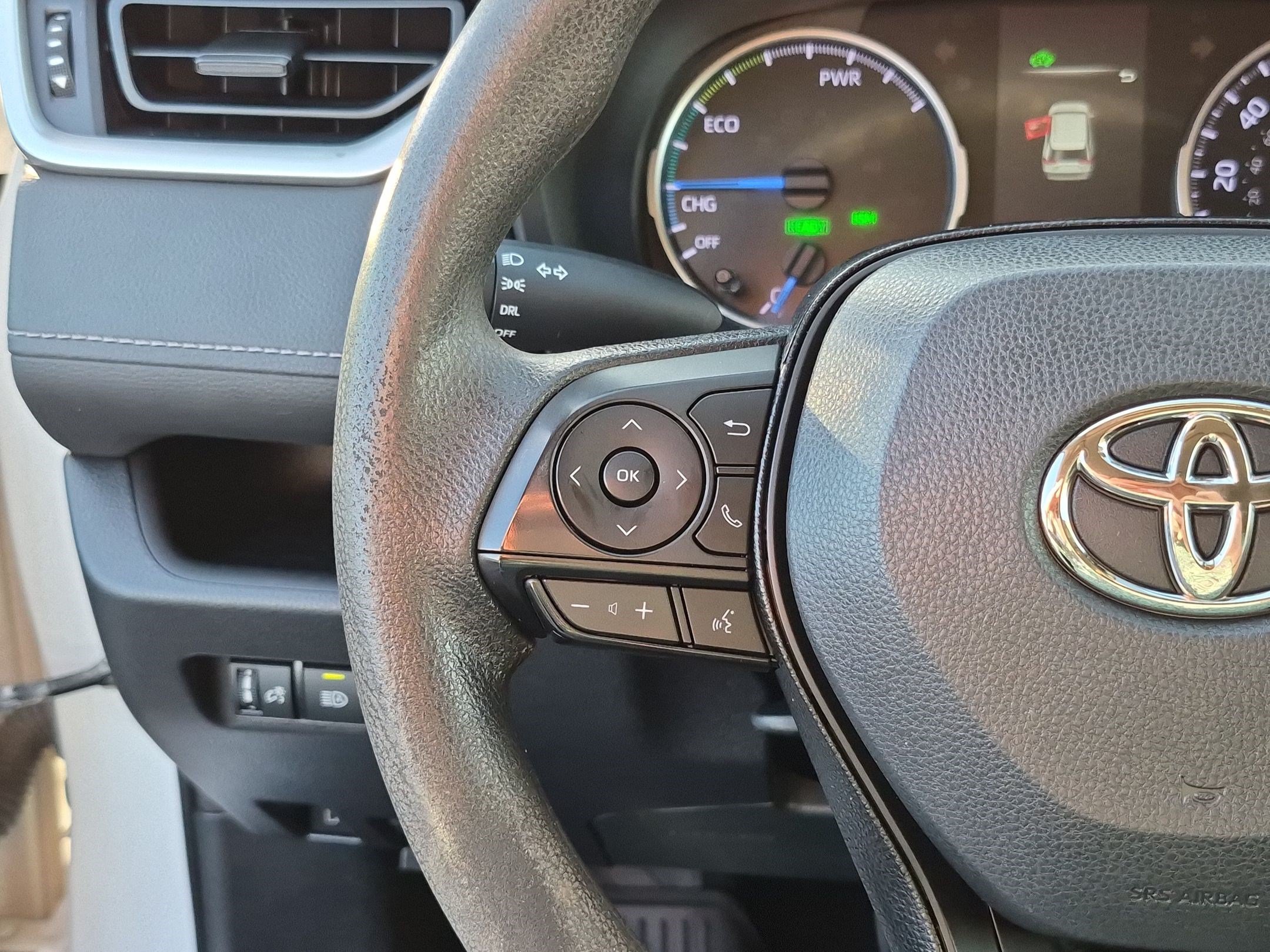 Used 2019 Super White Toyota Hybrid LE image 17