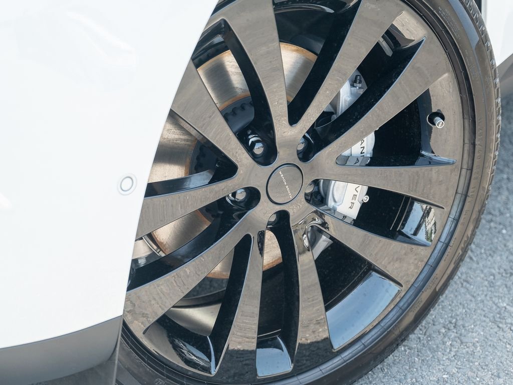 New 2026 Fuji White Land Rover SE image 9